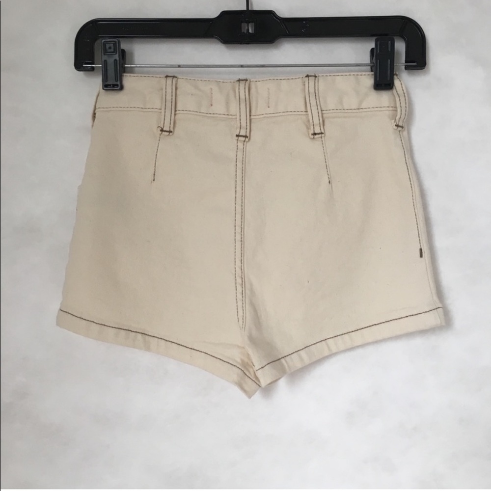 FREE PEOPLE BRIDGETTE CREAM BUTTON-FLY DENIM SHORTS B209-13 - Picture 3 of 6
